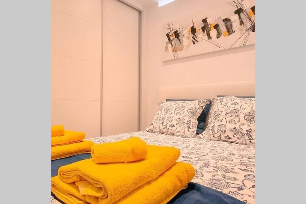 Air Conditioned 2 Bedroom Poolside Apartment Free Wifi Tv Package Includes Uk And European Channels Free On Street Parking Bright And Modern With Fridge Freezer And Washing Machine Puerto del Carmen (Lanzarote) Exterior foto
