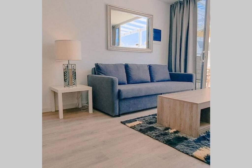 Air Conditioned 2 Bedroom Poolside Apartment Free Wifi Tv Package Includes Uk And European Channels Free On Street Parking Bright And Modern With Fridge Freezer And Washing Machine Puerto del Carmen (Lanzarote) Exterior foto