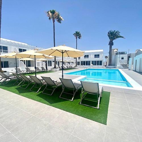 Air Conditioned 2 Bedroom Poolside Apartment Free Wifi Tv Package Includes Uk And European Channels Free On Street Parking Bright And Modern With Fridge Freezer And Washing Machine Puerto del Carmen (Lanzarote) Exterior foto
